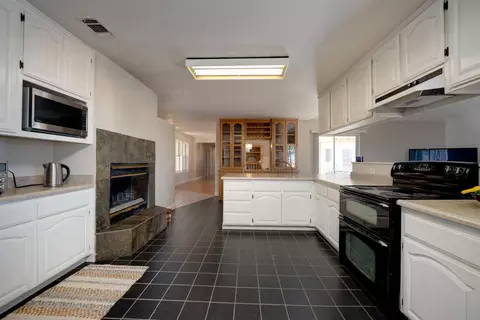 Kitchen - 4427 E Catlett Rd, Lincoln, CA 95648 photo 3 of 5