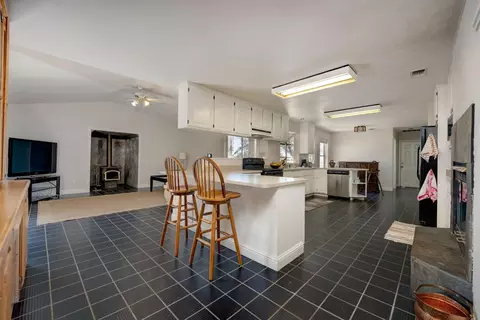 Kitchen - 4427 E Catlett Rd, Lincoln, CA 95648 photo 4 of 5