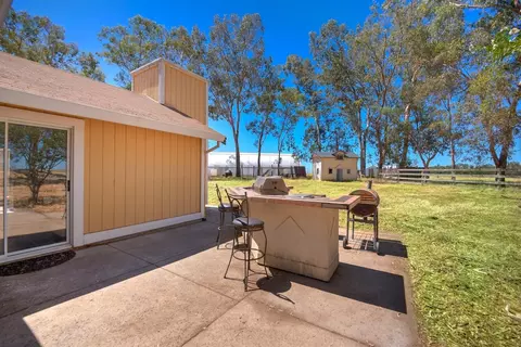 Exterior - 4427 E Catlett Rd, Lincoln, CA 95648 photo 4 of 9
