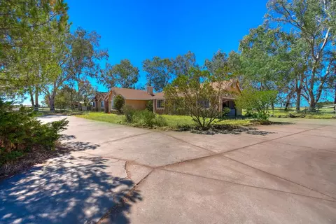 Exterior - 4427 E Catlett Rd, Lincoln, CA 95648 photo 3 of 9