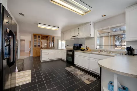 Kitchen - 4427 E Catlett Rd, Lincoln, CA 95648 photo 5 of 5