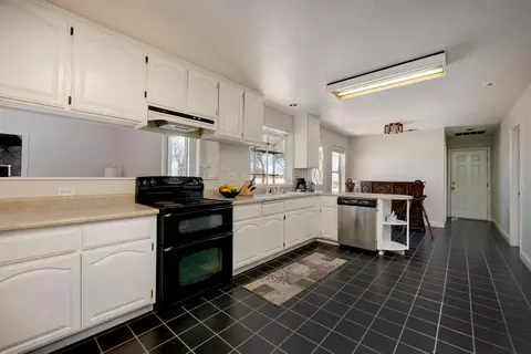 Kitchen - 4427 E Catlett Rd, Lincoln, CA 95648 photo 2 of 5