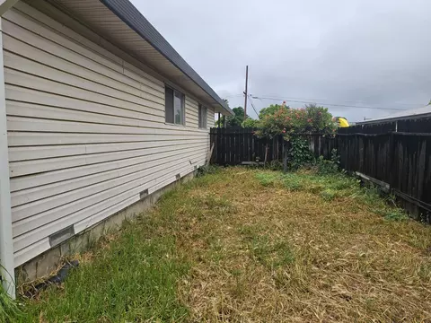 Exterior - 1108 Washington Ave, Winters, CA 95694 photo 3 of 6