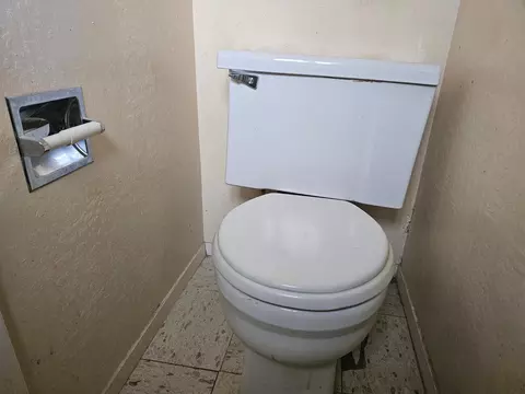 Bath - 1108 Washington Ave, Winters, CA 95694 photo 2 of 2
