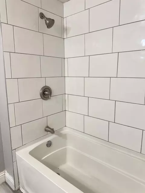 Bath - 522 Wolfe Ave, Turlock, CA 95380 photo 7 of 10
