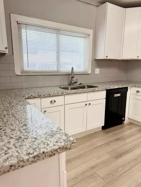 Kitchen - 522 Wolfe Ave, Turlock, CA 95380 photo 4 of 15