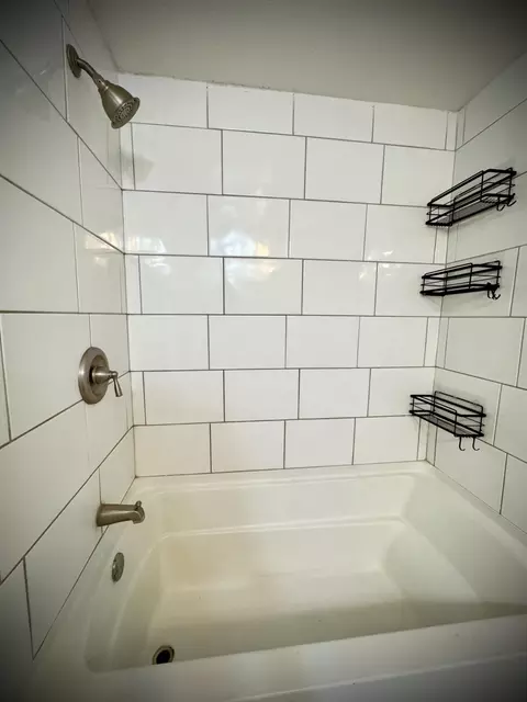 Bath - 522 Wolfe Ave, Turlock, CA 95380 photo 8 of 10