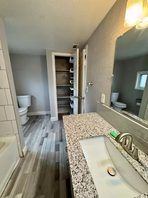 Bath - 522 Wolfe Ave, Turlock, CA 95380 photo 10 of 10