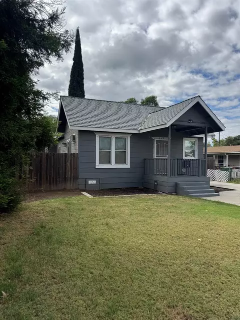 Exterior - 522 Wolfe Ave, Turlock, CA 95380 photo 2 of 14
