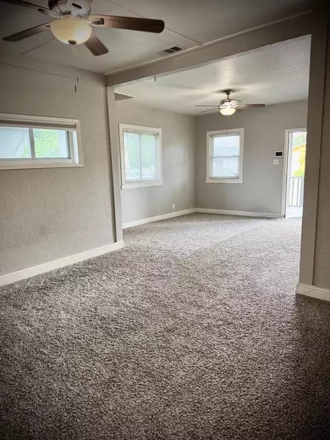 Living - 522 Wolfe Ave, Turlock, CA 95380 photo 4 of 5
