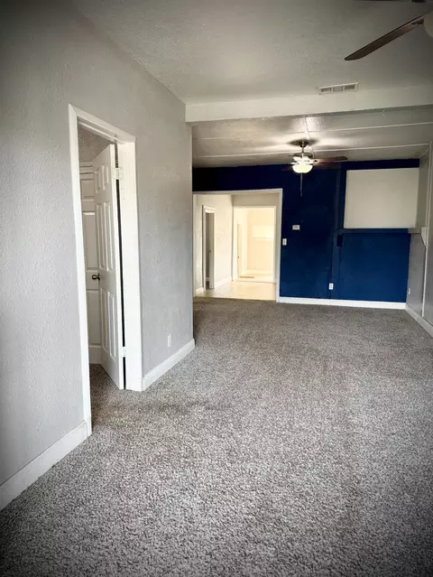 Living - 522 Wolfe Ave, Turlock, CA 95380 photo 2 of 5