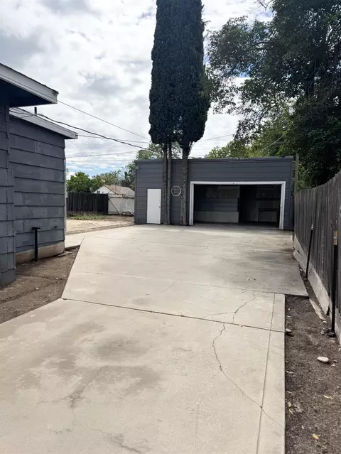 Exterior - 522 Wolfe Ave, Turlock, CA 95380 photo 11 of 14