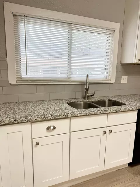 Kitchen - 522 Wolfe Ave, Turlock, CA 95380 photo 5 of 15