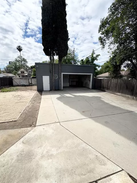 Exterior - 522 Wolfe Ave, Turlock, CA 95380 photo 8 of 14