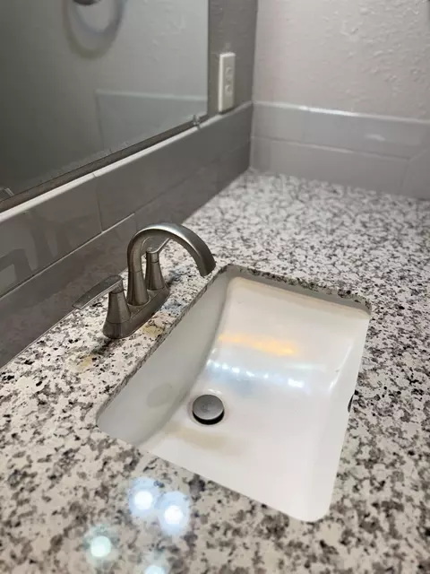 Bath - 522 Wolfe Ave, Turlock, CA 95380 photo 6 of 10