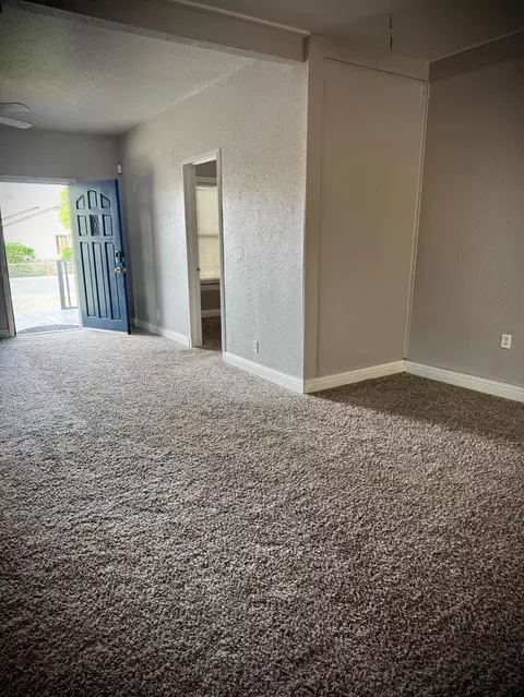 Living - 522 Wolfe Ave, Turlock, CA 95380 photo 3 of 5