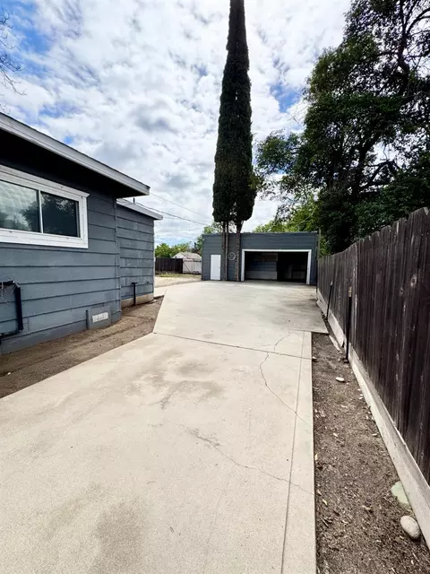 Exterior - 522 Wolfe Ave, Turlock, CA 95380 photo 12 of 14