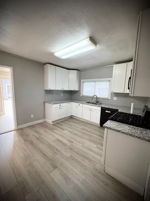Kitchen - 522 Wolfe Ave, Turlock, CA 95380 photo 2 of 15