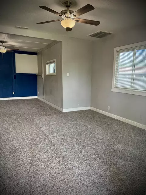 Living - 522 Wolfe Ave, Turlock, CA 95380 photo 1 of 5