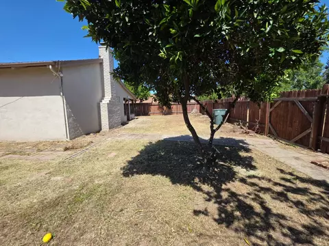 Exterior - 1416 Tully Rd, Modesto, CA 95350 photo 3 of 6