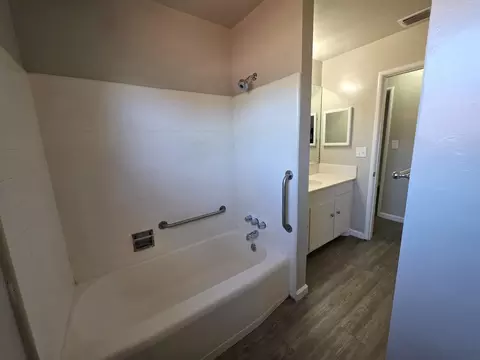 Bath - 1416 Tully Rd, Modesto, CA 95350 photo 5 of 6