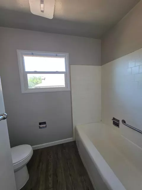Bath - 1416 Tully Rd, Modesto, CA 95350 photo 4 of 6