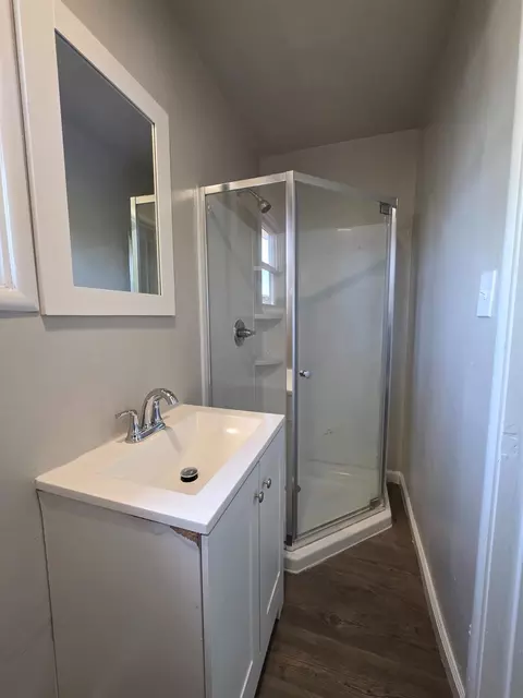 Bath - 1416 Tully Rd, Modesto, CA 95350 photo 2 of 6