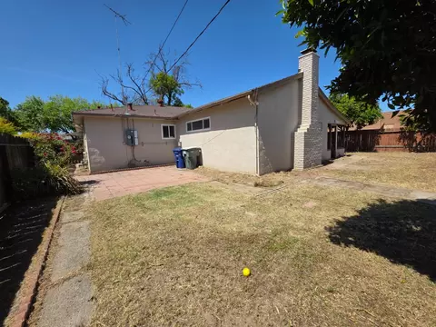 Exterior - 1416 Tully Rd, Modesto, CA 95350 photo 4 of 6