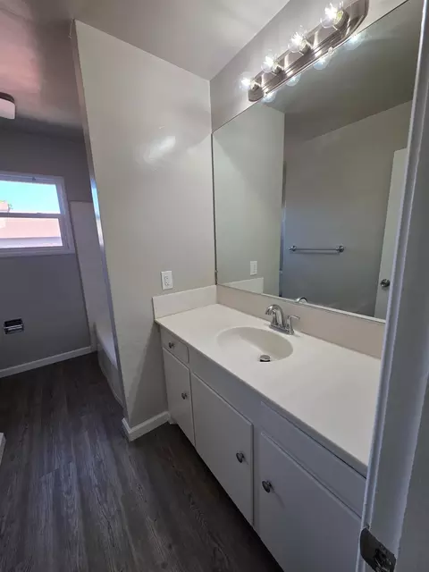 Bath - 1416 Tully Rd, Modesto, CA 95350 photo 3 of 6