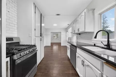 Entry Way - 1435 Date St, Martinez, CA 94553 photo 6 of 8