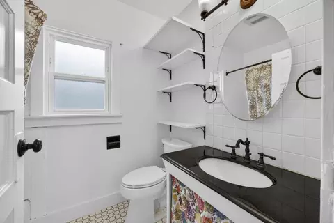 Bath - 1435 Date St, Martinez, CA 94553 photo 1 of 3