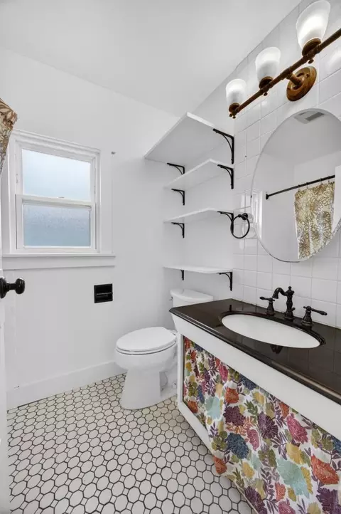 Bath - 1435 Date St, Martinez, CA 94553 photo 2 of 3