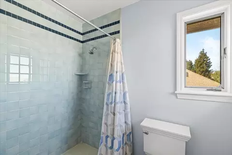 Bath - 1037 Vienna Dr, Lodi, CA 95242 photo 7 of 8