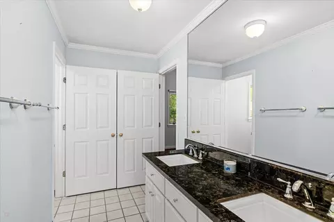 Bath - 1037 Vienna Dr, Lodi, CA 95242 photo 5 of 8