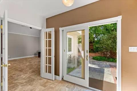 Entry Way - 1037 Vienna Dr, Lodi, CA 95242 photo 2 of 6
