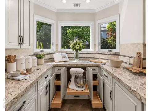 Kitchen - 1037 Vienna Dr, Lodi, CA 95242 photo 10 of 12