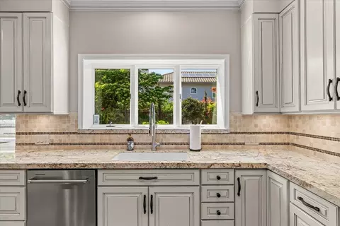 Kitchen - 1037 Vienna Dr, Lodi, CA 95242 photo 5 of 12