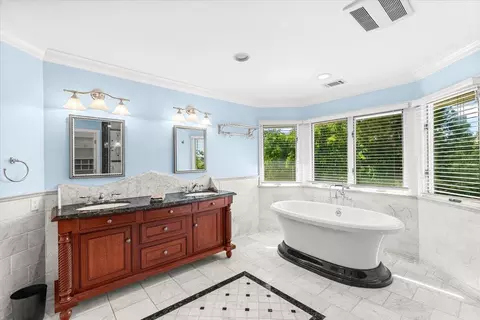 Bath - 1037 Vienna Dr, Lodi, CA 95242 photo 3 of 8