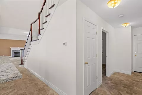 Entry Way - 1037 Vienna Dr, Lodi, CA 95242 photo 3 of 6