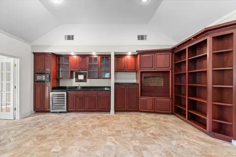 Living - 1037 Vienna Dr, Lodi, CA 95242 photo 2 of 2
