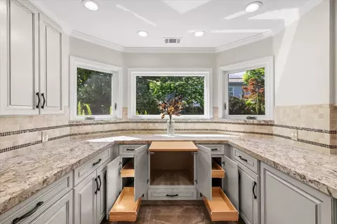 Kitchen - 1037 Vienna Dr, Lodi, CA 95242 photo 9 of 12