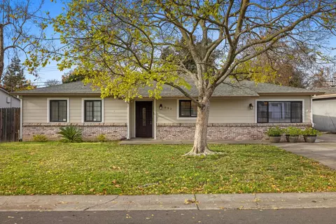 931 Amberwood Rd, Sacramento, CA 95864