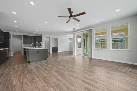 Living - 2584 Lombardy Ct, Lodi, CA 95242 photo 2 of 6