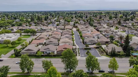 View/Area - 2584 Lombardy Ct, Lodi, CA 95242 photo 2 of 10