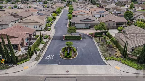 View/Area - 2584 Lombardy Ct, Lodi, CA 95242 photo 1 of 10