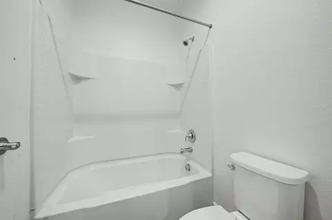 Bath - 2584 Lombardy Ct, Lodi, CA 95242 photo 3 of 3