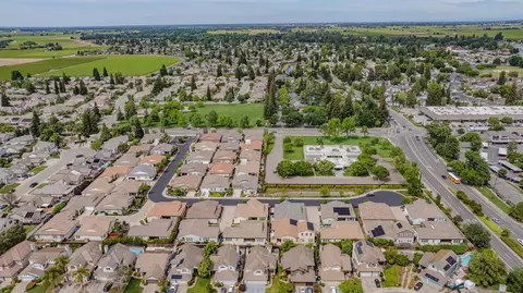 View/Area - 2584 Lombardy Ct, Lodi, CA 95242 photo 3 of 10