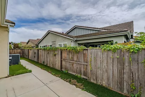 Exterior - 2584 Lombardy Ct, Lodi, CA 95242 photo 6 of 11