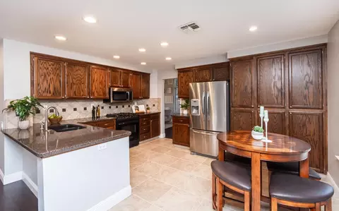 Kitchen - 8507 Crosspointe Ct, Antelope, CA 95843 photo 2 of 7