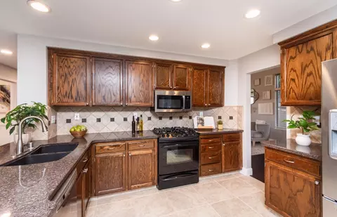 Kitchen - 8507 Crosspointe Ct, Antelope, CA 95843 photo 4 of 7